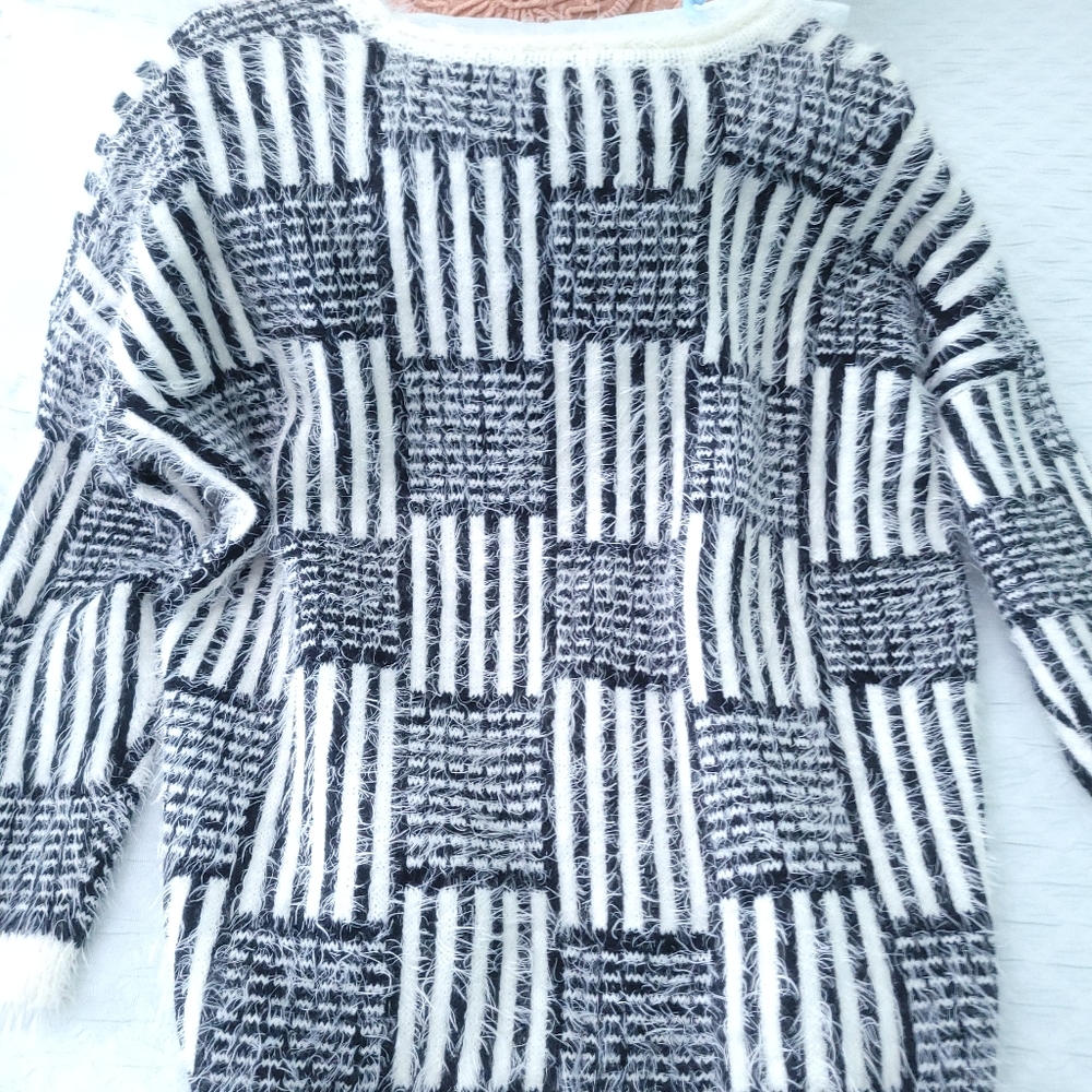 F21 Cozy warm sweater - Picture 3 of 8
